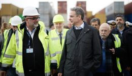 mitsotakis-me-to-neo-sistima