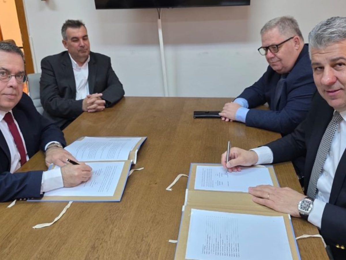 Μνημόνιο συνεργασίας υπέγραψαν ο Περιφερειάρχης  Χριστόδουλος Τοψίδης και ο Γραμματέας Αποκεντρωμένης Διοίκησης Μακεδονίας – Θράκης Δημήτριος Γαλαμάτης