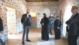 n.farmakis-gia-tin-moni-&Alpha;giou