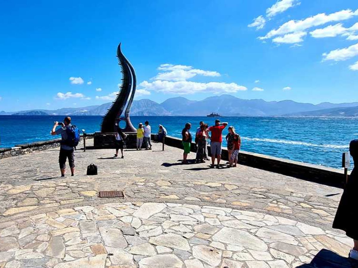 «Να αναβαθμίσουμε την τουριστική εμπειρία» – «Οι επισκέπτες μας φωτογραφίζουν χωρίς να γνωρίζουν»