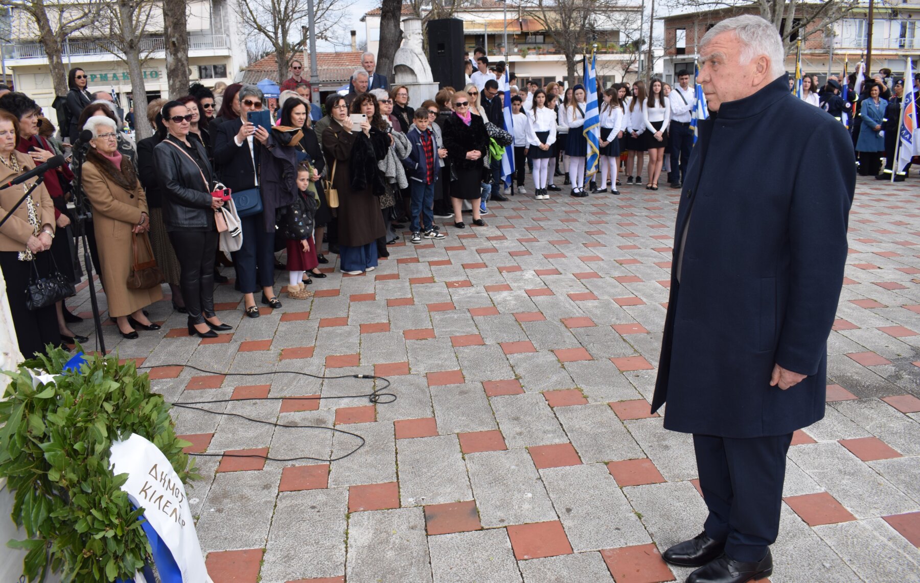 nasiakopoulos-me-allilengii-ke-kinoniki