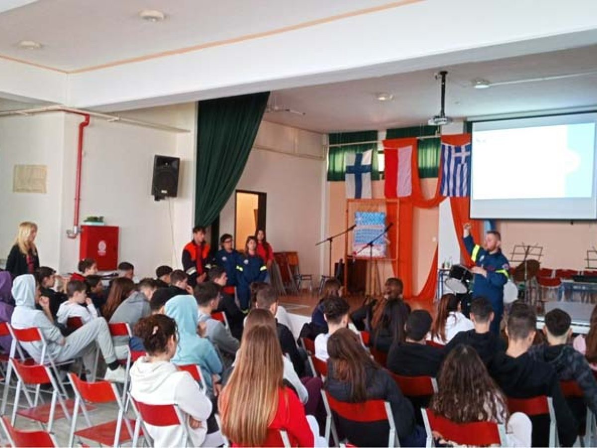 Νέα Μάκρη: Δράση ενημέρωσης από το Πυροσβεστικό Σώμα Εθελοντών Προβαλίνθου στο 2ο Γυμνάσιο