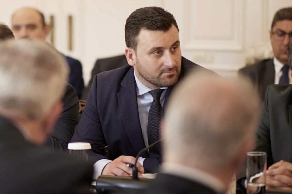 nea-pnoi-ston-athlitismo-theli