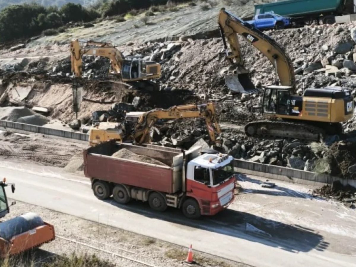 Νέες καταπτώσεις και αγώνας δρόμου στην Συκούλα για την Ιόνια Οδό