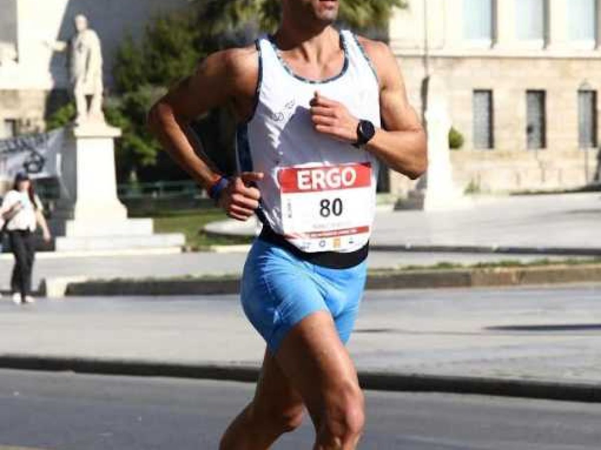 Νέο ατομικό ρεκόρ για τον ροδίτη Θωμά Μανούσο στον Μαραθώνιο της Βαρκελώνης