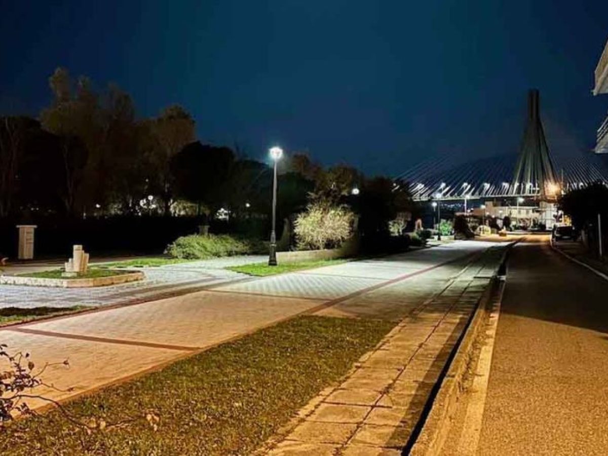 Νέος φωτισμός στην πλατεία Χορμόβα και τον πεζόδρομο Αντιρρίου