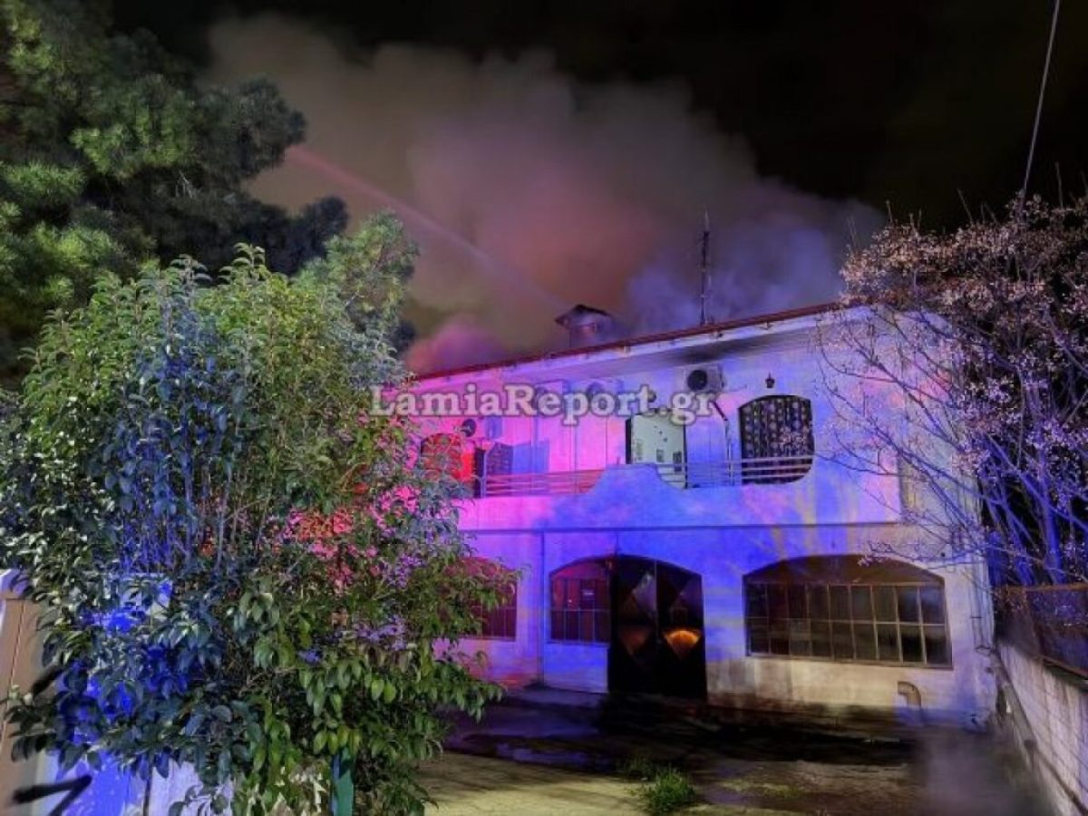Νύχτα αγωνίας στη Μεγάλη Βρύση Λαμίας: Τυλίχθηκε στις φλόγες διώροφο κτίριο – Σώθηκαν από θαύμα οι ένοικοι