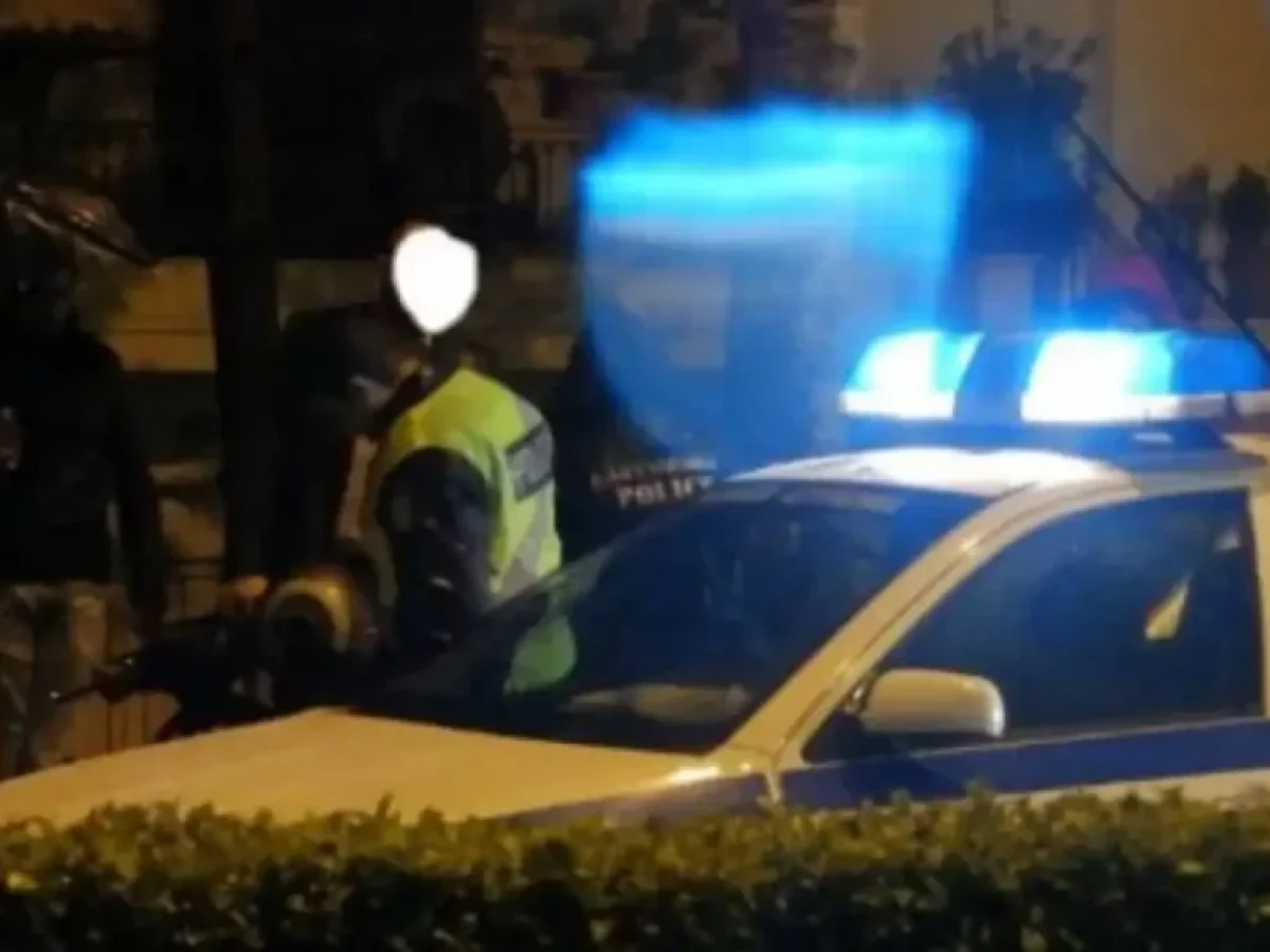 «Ντελίβερι» ναρκωτικών στη Μάνδρα Αττικής: Χειροπέδες σε νεαρό ζευγάρι με κρύπτη στο μηχανάκι