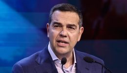 o-&Alpha;lexis-tsipras-parousiazi-tin