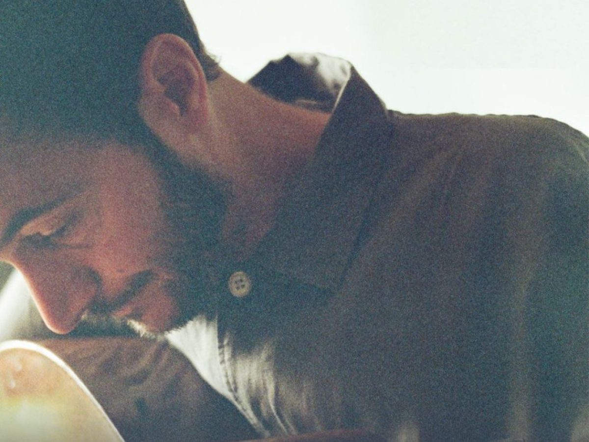 Ο Tom Smith έρχεται στο The Host