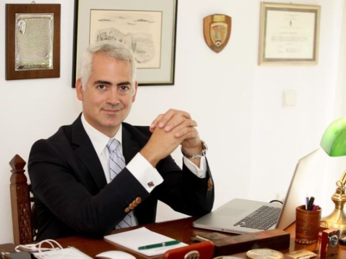 Ο Χρίστος Λιάπης υπογράφει το νέο βιβλίο του ”Επιβλέμματ@ – Ένας φοιτητής Ιατρικής έγραφε”