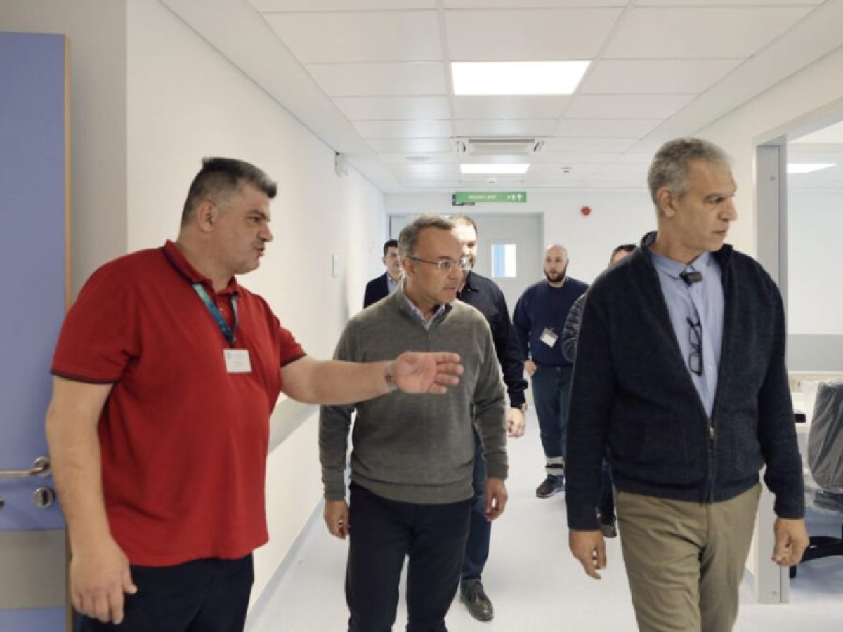 Ο Χρήστος Σταϊκούρας στο Γενικό Νοσοκομείο Λαμίας