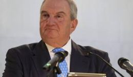 o-k.-karamanlis-sto-sinedrio