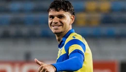 o-kalamatianos-dimitris-laskaris-ekane-2