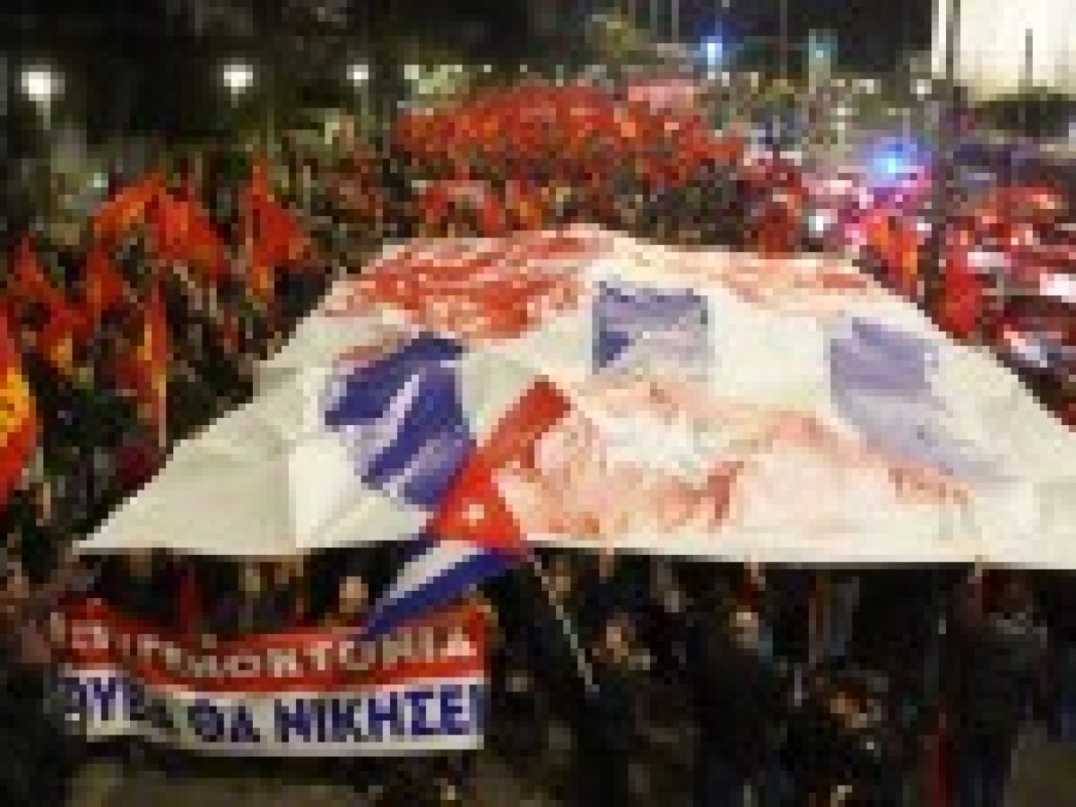 Ο λαός της Αθήνας δίνει απάντηση: Κάτω τα χέρια από την Κούβα!