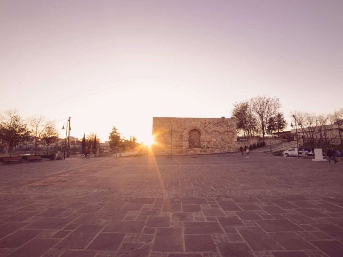 Ο λόφος του Φρούριο γεμίζει με ξενοδοχεία και AirBnB ενώ η εστίαση μετρά τις πληγές της!