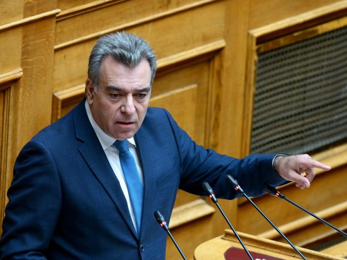 Ο Μάνος Κόνσολας ορίστηκε εισηγητής στην ΠΝΠ για την επιβολή πλαφόν στο περιθώριο κέρδους στα καύσιμα και σε 63 βασικά είδη διατροφής για να μην υπάρχουν ανεξέλεγκτες αυξήσεις