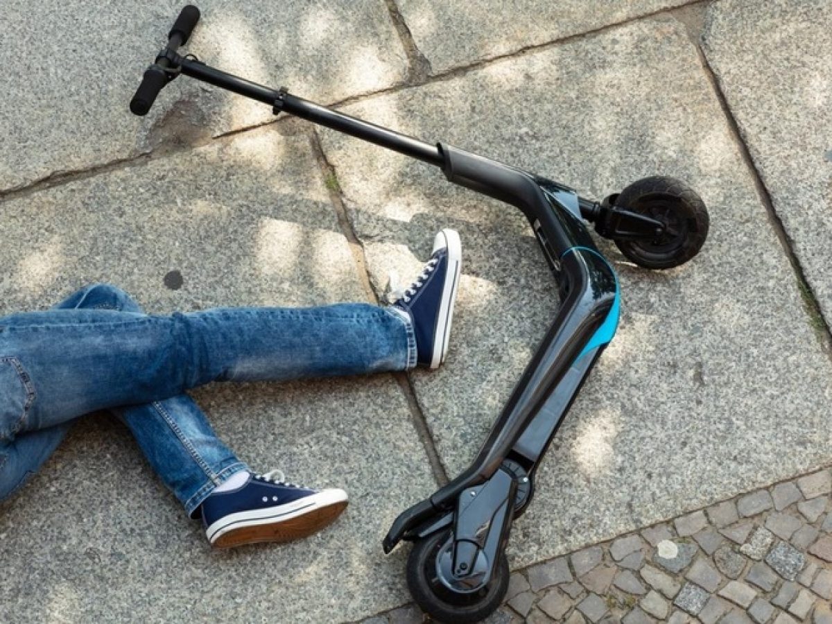 Ορεστιάδα: Στην ΜΕΘ του Π.Γ. Νοσοκομείου Αλεξανδρούπολης νοσηλεύεται 10χρονος, που έπεσε με ηλεκτρικό πατίνι σε αυτοκίνητο