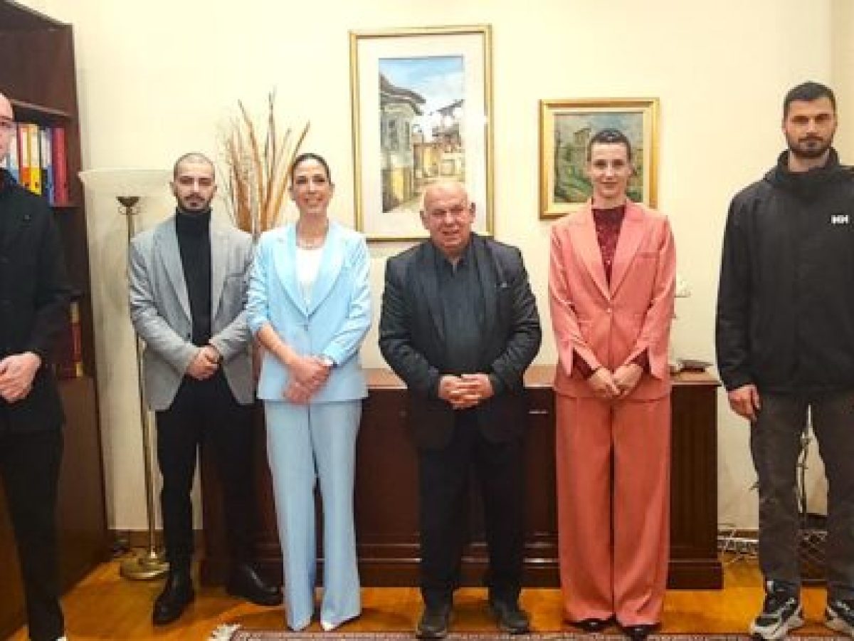 &Omicron;&rho;&kappa;&omega;&mu;&omicron;&sigma;ί&alpha; &pi;έ&nu;&tau;&epsilon; &Delta;&eta;&mu;&omicron;&tau;&iota;&kappa;ώ&nu; &Alpha;&sigma;&tau;&upsilon;&nu;&omicron;&mu;&iota;&kappa;ώ&nu; &sigma;&tau;&omicron;&nu; &Delta;ή&mu;&omicron; &Gamma;&rho;&epsilon;&beta;&epsilon;&nu;ώ&nu;