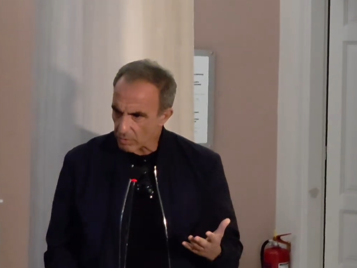 Όταν ένας πίνακας έγινε πατρίδα – Η συγκινητική αναφορά του Νίκου Αλιάγα στον πατέρα του.Βίντεο