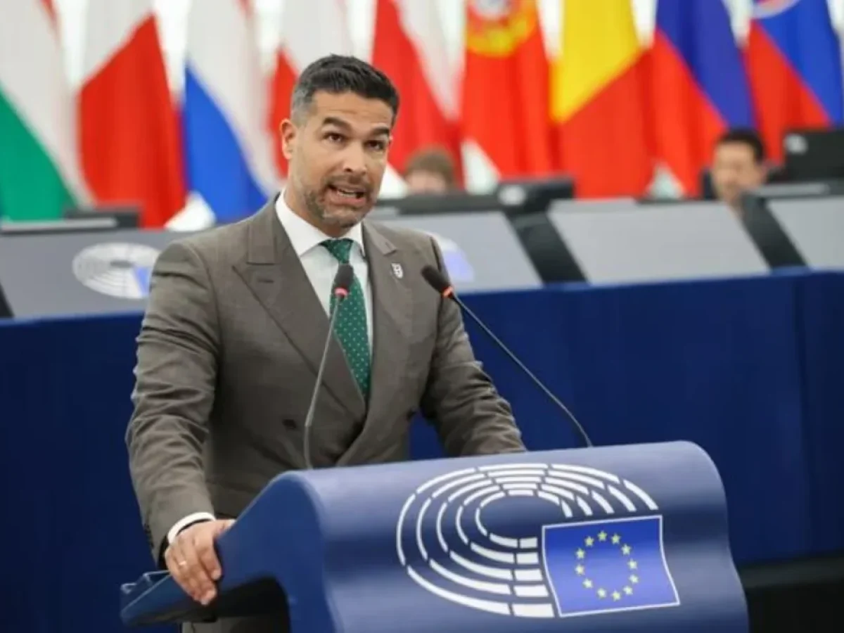 «Ούτε φτωχός συγγενής ούτε ναι σε όλα, στήριξη στην Κύπρο, όχι εμπλοκή στον πόλεμο του Ιράν»