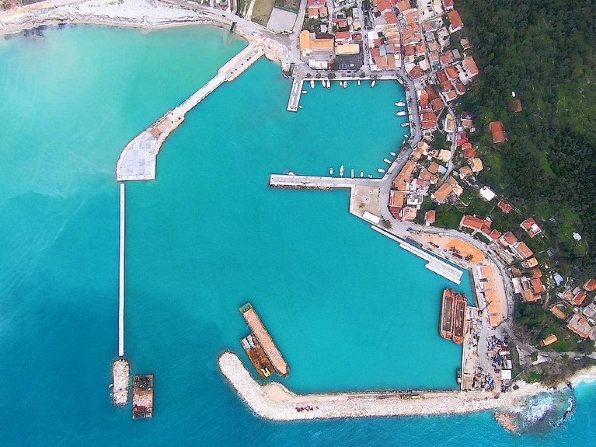 «Πάμε έτσι, σε μια δεκαετία θα ανοίξει» – Σκληρή κριτική για το αγκυροβόλιο Βασιλικής-Όλες οι τοποθετήσεις!