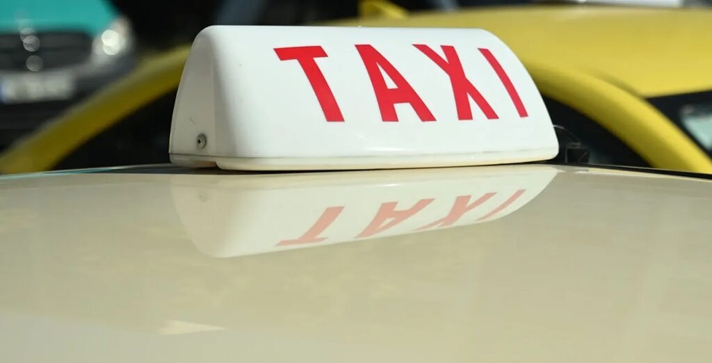panelladiki-24ori-apergia-sta-taxi