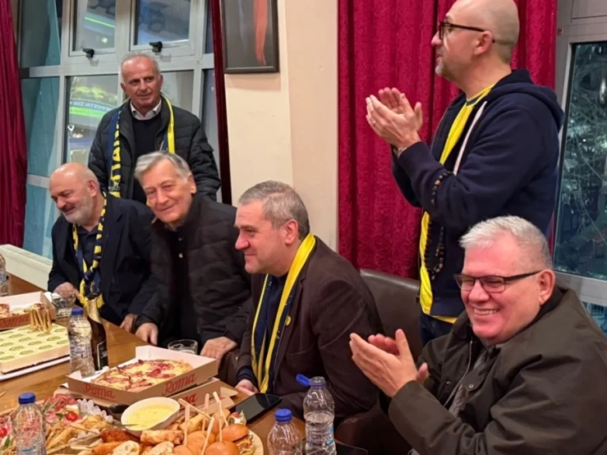 Παναιτωλικός: Ο Φώτης Κωστούλας έσβησε τούρτα για τα 100 χρόνια της ομάδας!