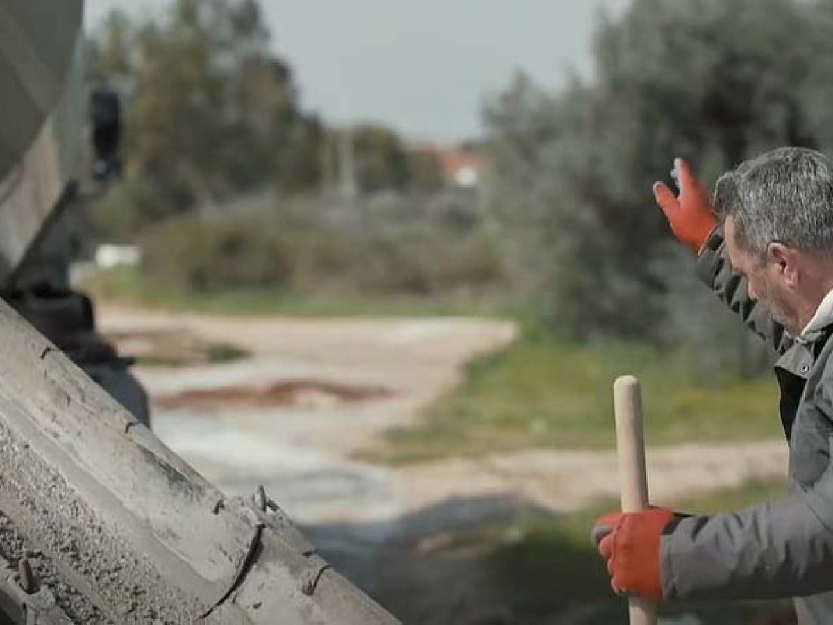 Παπαχρήστου: Φωτίζουμε την είσοδο στα Καλύβια και ολόκληρο τον Σαρωνικό!