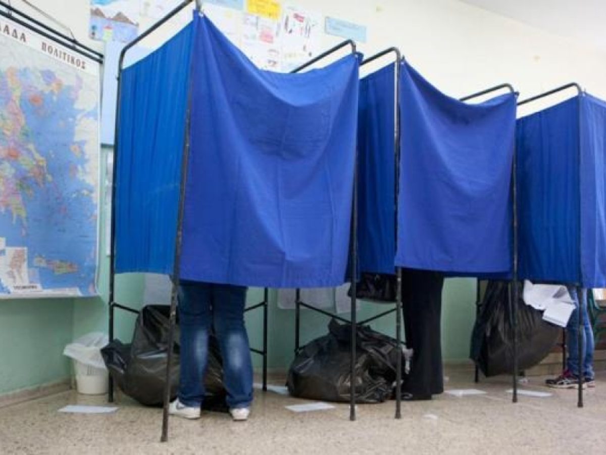 Παραβάν με τάμπλετ αντί για ψηφοδέλτιο στις αυτοδιοικητικές εκλογές 2028