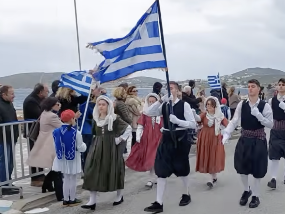 Πάρος: Νέα απάντηση γονέων για την παρέλαση της 25ης Μαρτίου – Συνεχίζεται η αντιπαράθεση