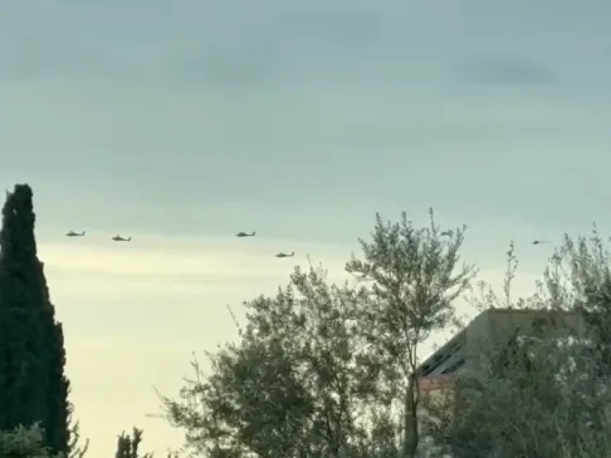Πάτρα: Διέλευση ελικοπτέρων Apache πάνω από την πόλη – Κοίταζαν ψηλά οι πολίτες