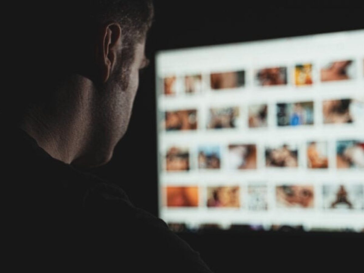 Πάτρα: Έφοδος της Αστυνομίας σε σπίτι γνωστού συνταξιούχου γιατρού – Βρέθηκε υλικό παιδικής πορνογραφίας