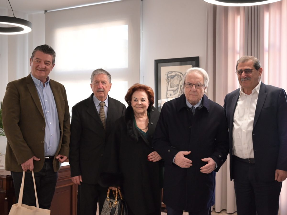 Πάτρα: Επίσκεψη του προέδρου της Φιλεκπαιδευτικής Εταιρείας κ. Γιώργου Μπαμπινιώτη στο Δημαρχείο