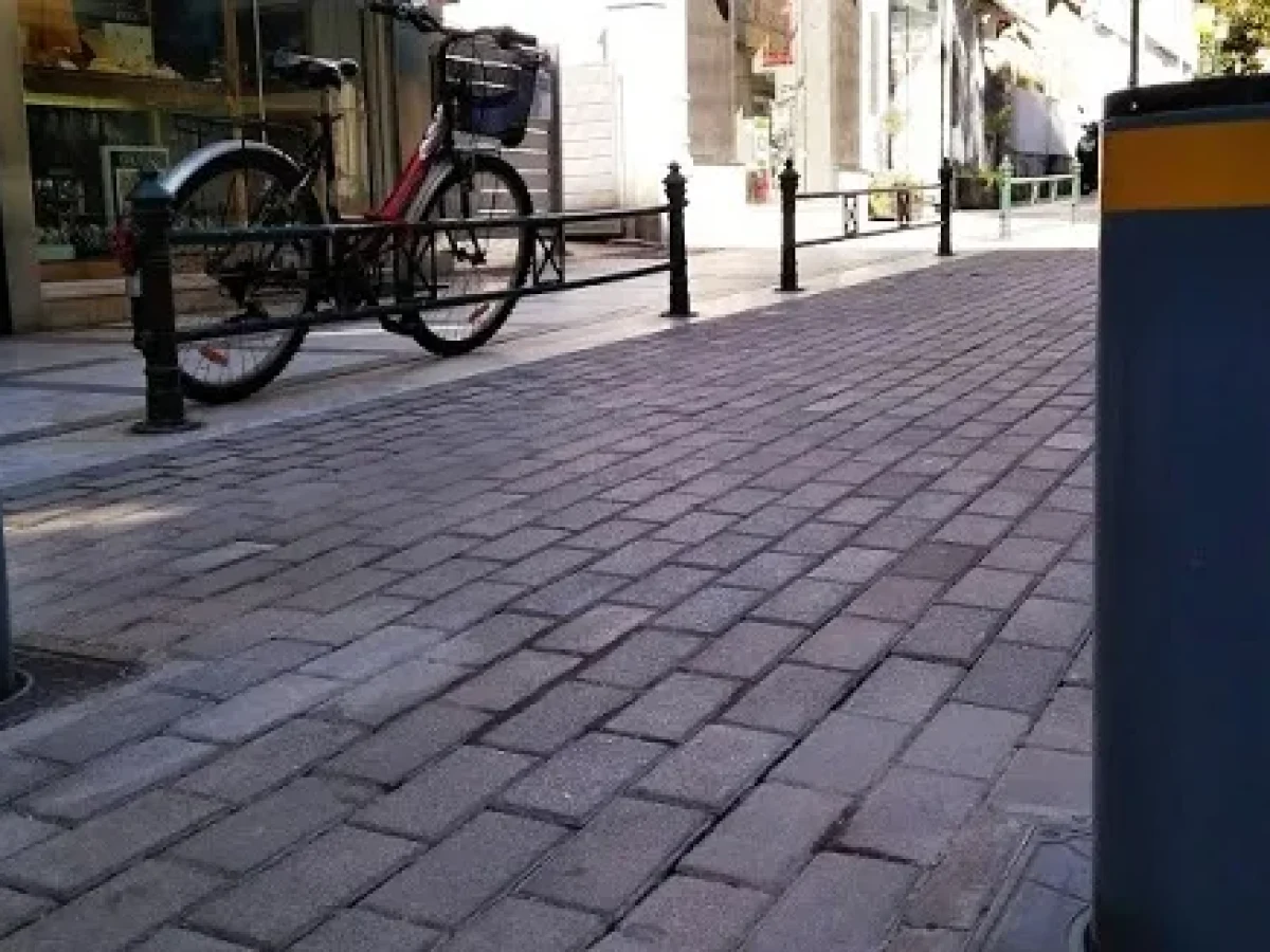 Πάτρα: Προβληματισμός για την χρήση πεζοδρόμων από ΙΧ, ποια λύση επεξεργάζονται