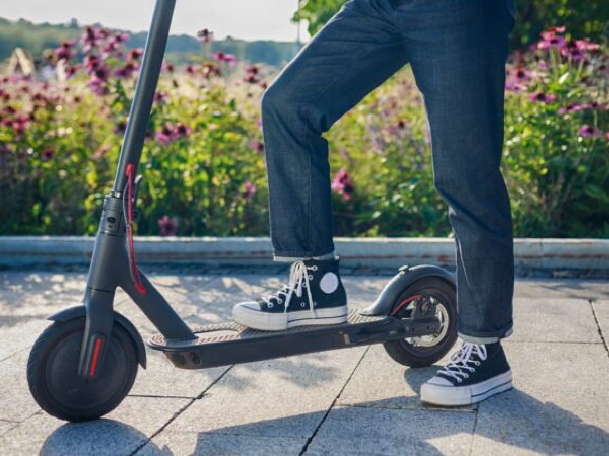 Παιδιά χωρίς κράνος και οδηγική παιδεία. Η καθημερινή «βόμβα» των δρόμων
