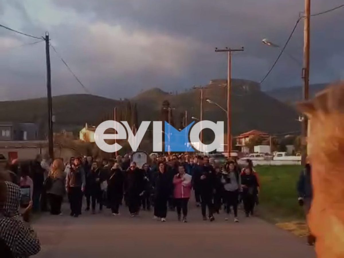 Περπάτησαν χιλιόμετρα με την ιερή εικόνα της Παναγίας στην Εύβοια