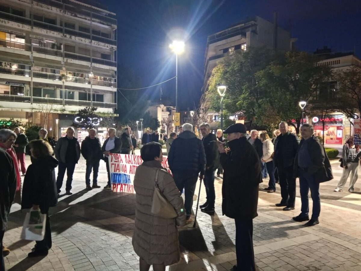 Πικετοφορία στο Αγρίνιο: «Σπέρνουν τον όλεθρο στη Μέση Ανατολή. Έξω η Ελλάδα από τη σφαγή!»