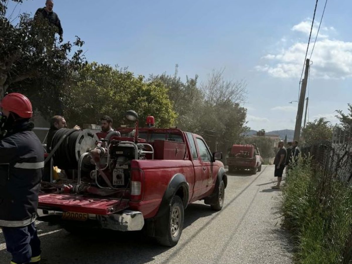 Πυρκαγιά σε οικία στην Αρτέμιδα – Άμεση κινητοποίηση εθελοντών και πυροσβεστικής