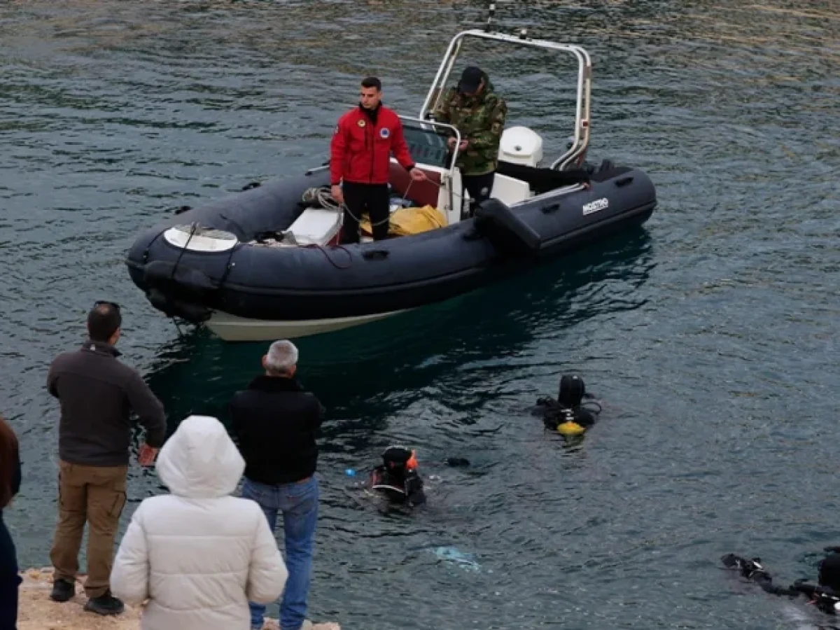 «Πιστεύω πως πέρασε τα κάγκελα και τον τράβηξε μέσα» λέει πρώην δύτης για τον αγνοούμενο στα Λιμανάκια, η τραγωδία του 1978 στο Πηγάδι του Διαβόλου