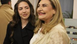 plithos-kosmou-stin-evangelia-liakouli