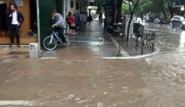 pos-apanta-i-diikisi-tis