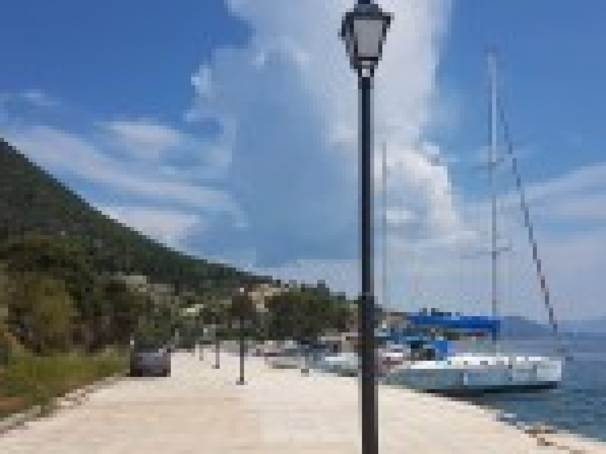 «Πράσινο φως» για πλωτή εξέδρα στο Περιγιάλι Λευκάδας για τουριστική χρήση