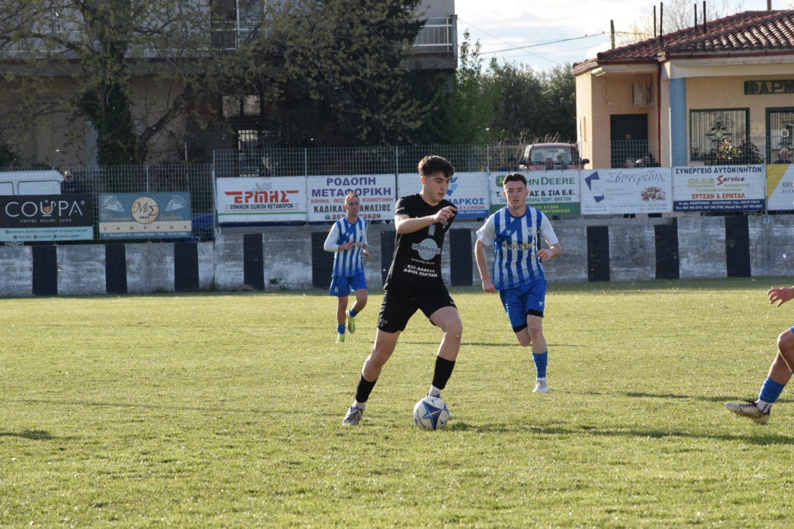 premiera-me-ntermpi-korifis-sta-2