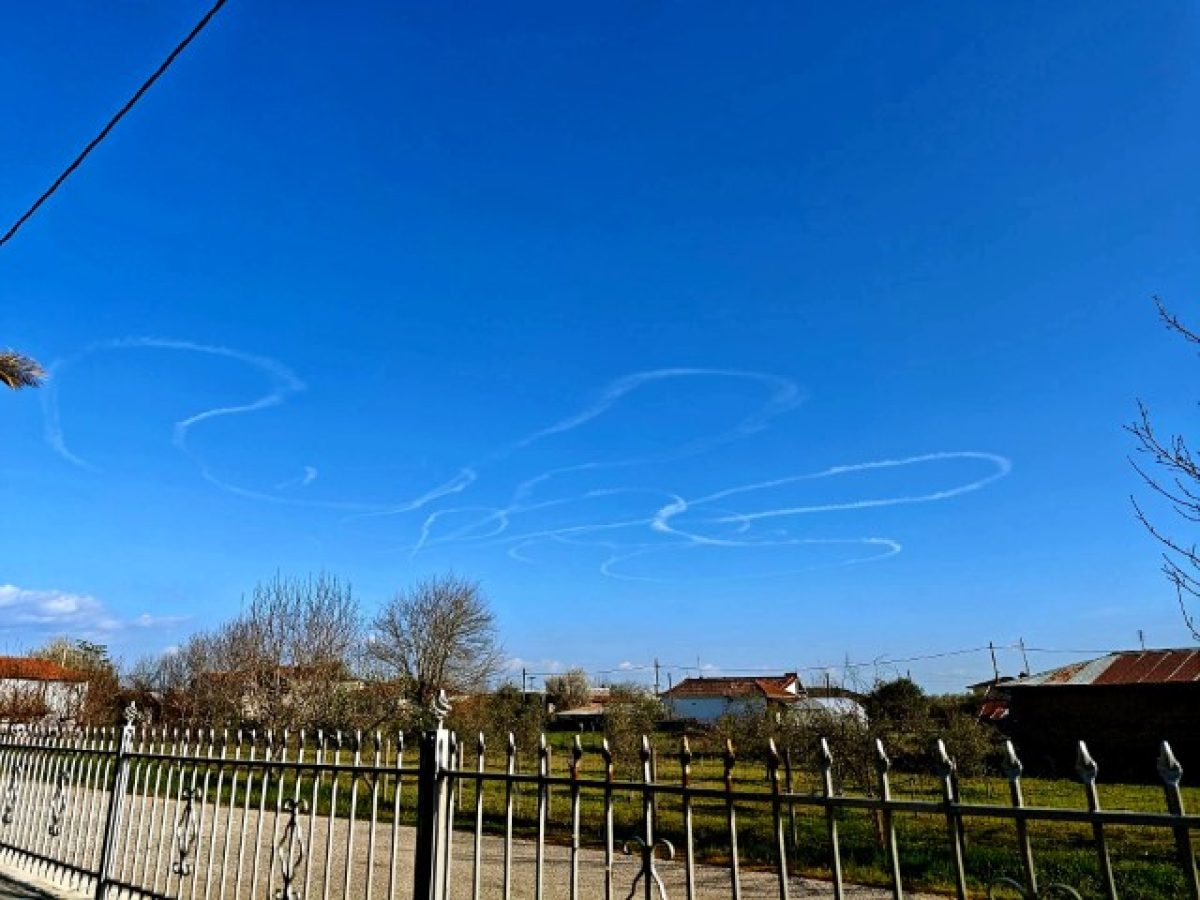 Πρέπει να… τα ‘τσουξε πιλότος πάνω από τα Τρίκαλα (φώτο)