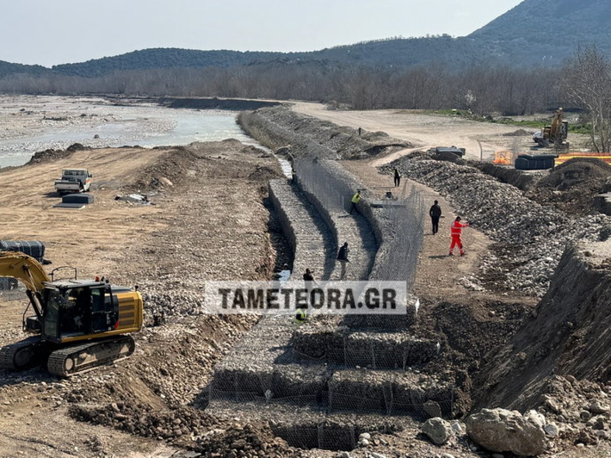 Προχωρούν τα αντιπλημμυρικά και υποστηρικτικά έργα στην κοίτη του Πηνειού