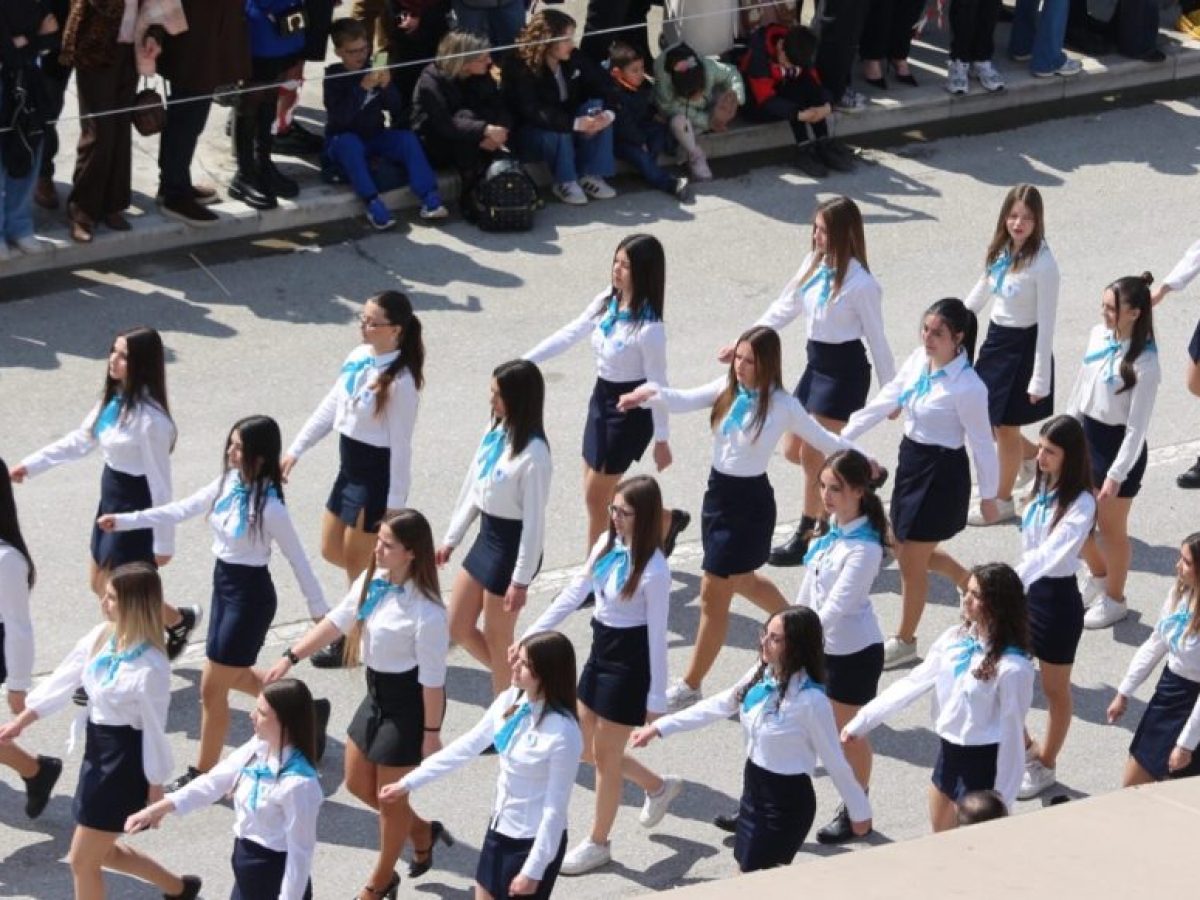 Προκαταρκτική για σύνθημα υπέρ της Χρυσής Αυγής μετά τη χθεσινή παρέλαση στη Θεσσαλία – Μία ανάρτηση στο FB «έμπλεξε» μαθητές