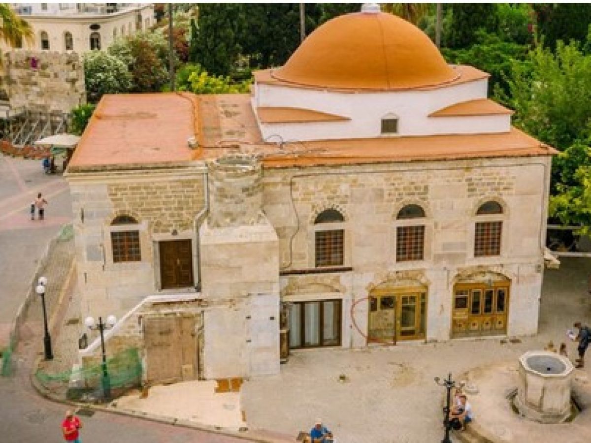 Προσωρινή διαταγή για τα καταστήματα του Τεμένους Ντεφτερντάρ – Κανονικά τα εγκαίνια και η λειτουργία ως χώρος λατρείας