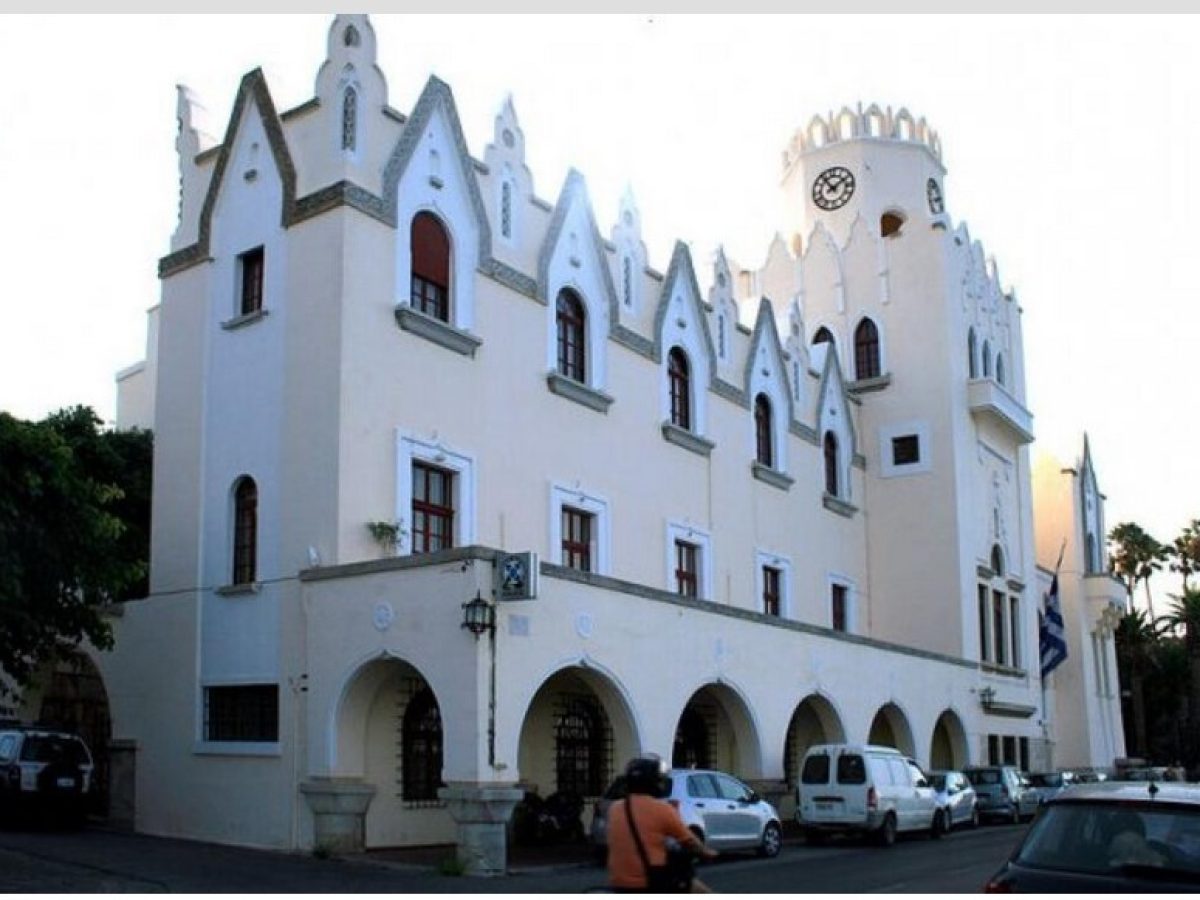 Προθεσμία να απολογηθεί την ερχόμενη Τρίτη ζήτησε ο 17χρονος από τη Λέρο που τραυμάτισε θανάσιμα τον πατέρα του