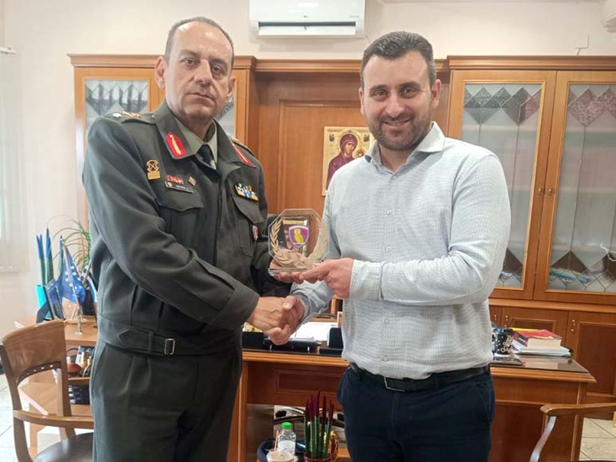 Πρώτη συνάντηση του Δημάρχου Μετεώρων με τον νέο Διοικητή της ΣΜΥ – Άγημα της Σχολής θα παρελάσει την 25η Μαρτίου στην Καλαμπάκα